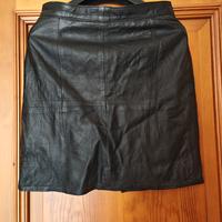 Gonna corta in vera pelle di vitello nera