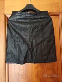 Gonna corta in vera pelle di vitello nera
