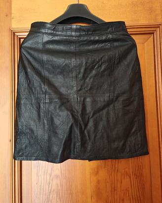 Gonna corta in vera pelle di vitello nera