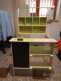 Grande negozio per vendere e tanti accessori 