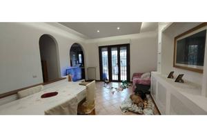 Appartamento di 130 m² con 4 locali e box auto a R