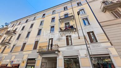 Bilocale stile loft nuovo con travi e mattoni a vi