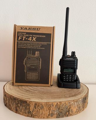 Walkie talkie Yaesu FT -4X