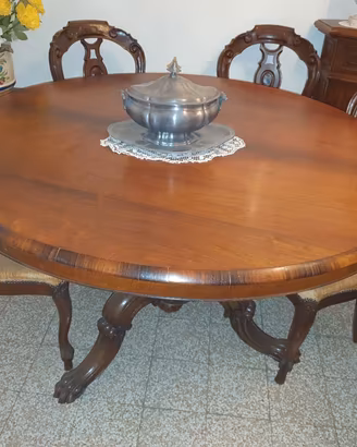 tavolo in noce con 6 sedie