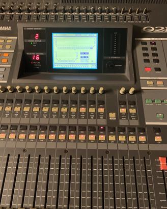 YAMAHA 02R
