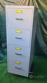 Cassettiera porta attrezzi a 4 cassetti  48x74x139