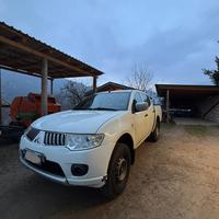 Auto mitsubishi l200