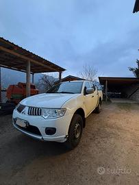 Auto mitsubishi l200