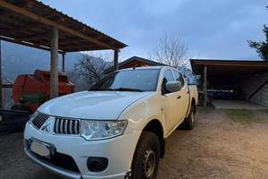 Auto mitsubishi l200
