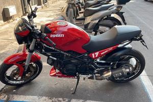 Ducati  monster 2004