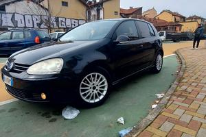 VOLKSWAGEN
Golf 5 