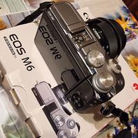 Fotocamera Mirrorless Canon EOS M6 kit 15-45 is