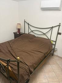 Letto in ferro battuto + cuscini su misura
