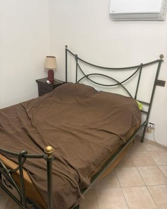 Letto in ferro battuto + cuscini su misura