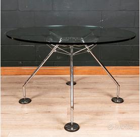 Tavolo in cristallo Nomos Tecno di Norman Foster