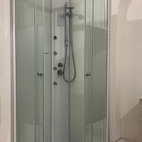 Cabina doccia angolare, come nuova.