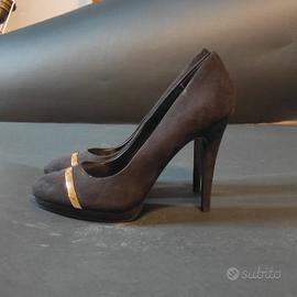 Scarpa col tacco nero