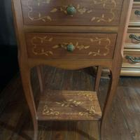 Comodino in legno 