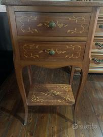 Comodino in legno 