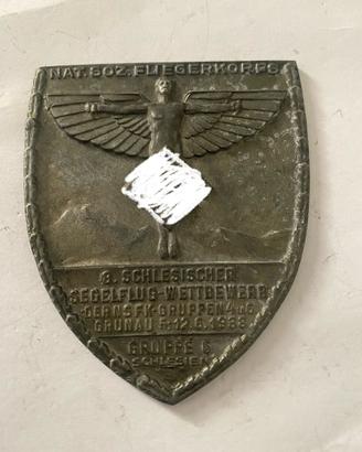 una targa commemorativa
