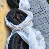 Cerchi n.4 in metallo ,con gomme invernali