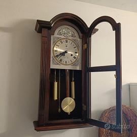 Orologio a pendolo in legno