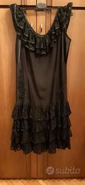 Vestito nero con balze