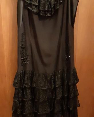 Vestito nero con balze