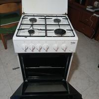 Cucina a gas con forno elettrico 50x50