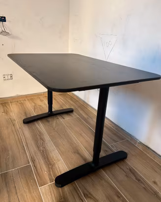 scrivania da ufficio BEKANT IKEA