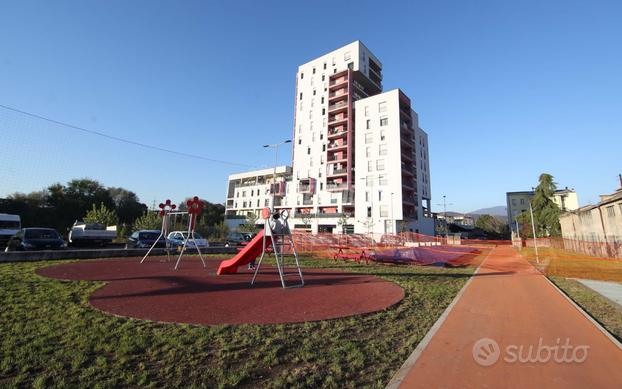 Quadrilocale con doppi servizi e posto auto