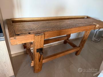 Banco da falegname antico. Bancone vecchio vintage