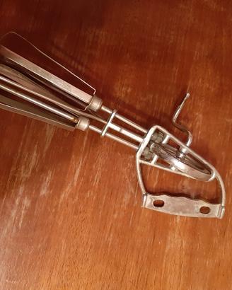 Sbattitore manuale d'epoca