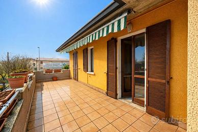 Villa di 361 m² con più di 5 locali e box auto dop