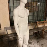 Manichino uomo bianco