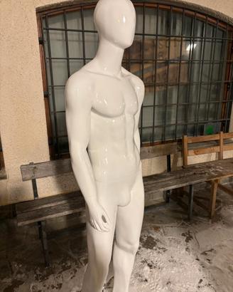 Manichino uomo bianco