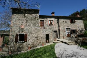 CL156 - Cortona casale in pietra e mattoni