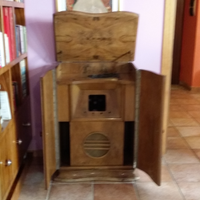 Mobile-radio anni '40 in radica