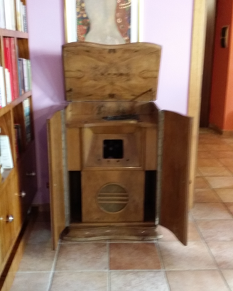 Mobile-radio anni '40 in radica
