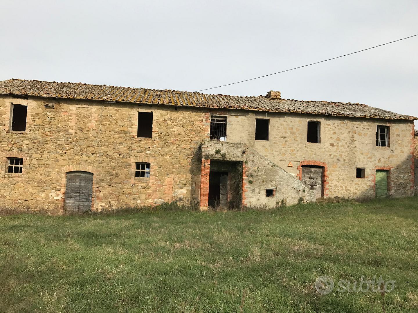 Casale in pietra e mattoni con annesso e terreno - Vista 3