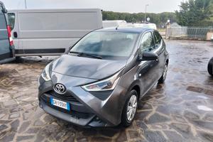 Toyota Aygo Connect 1.0 VVT-i 72 CV 5 porte x-play