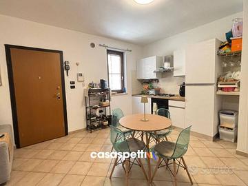 Appartamento di 90 m² con 2 locali e box auto a Su