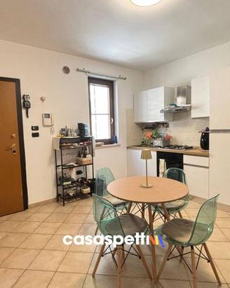 Appartamento di 90 m² con 2 locali e box auto a Su