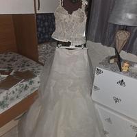 Abito da sposa con gonna e corpetto