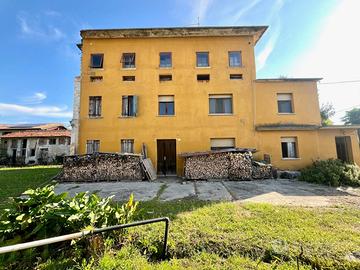 CASA PLURICAMERE NEL VERDE: spazio, indipendenz...
