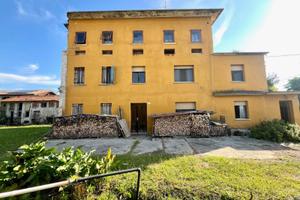 CASA PLURICAMERE NEL VERDE: spazio, indipendenz...