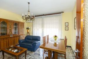Casa indipendente con negozio, magazzino e mansard