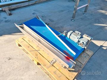 nastro di trasporto per merci e materiali usato