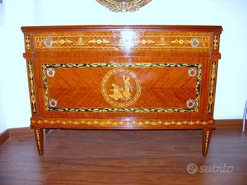 Trittico comò e due comodini Maggiolini xx sec.