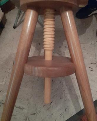 Sgabello in legno massello nuovo